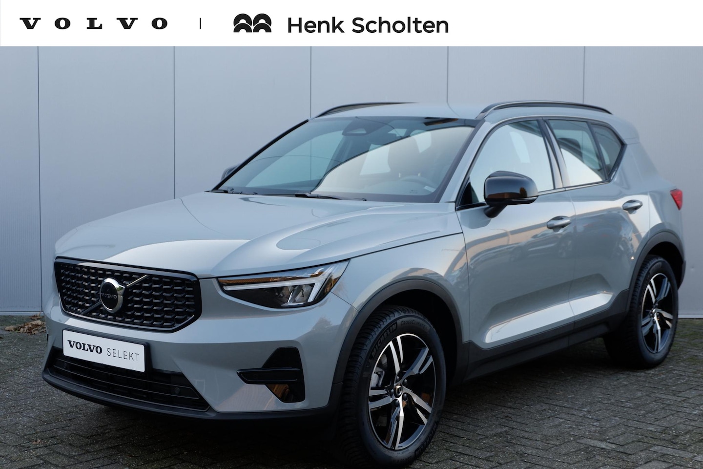 Volvo XC40 - B4 AUT7 198PK Plus Dark, | Verwarmbare Voorruit, Achteruitrijcamera, Parkeersensoren, Dode - AutoWereld.nl