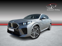 BMW X2 - sDrive20i M-sport / Pano / HUD / Tr.hk / M stoelen