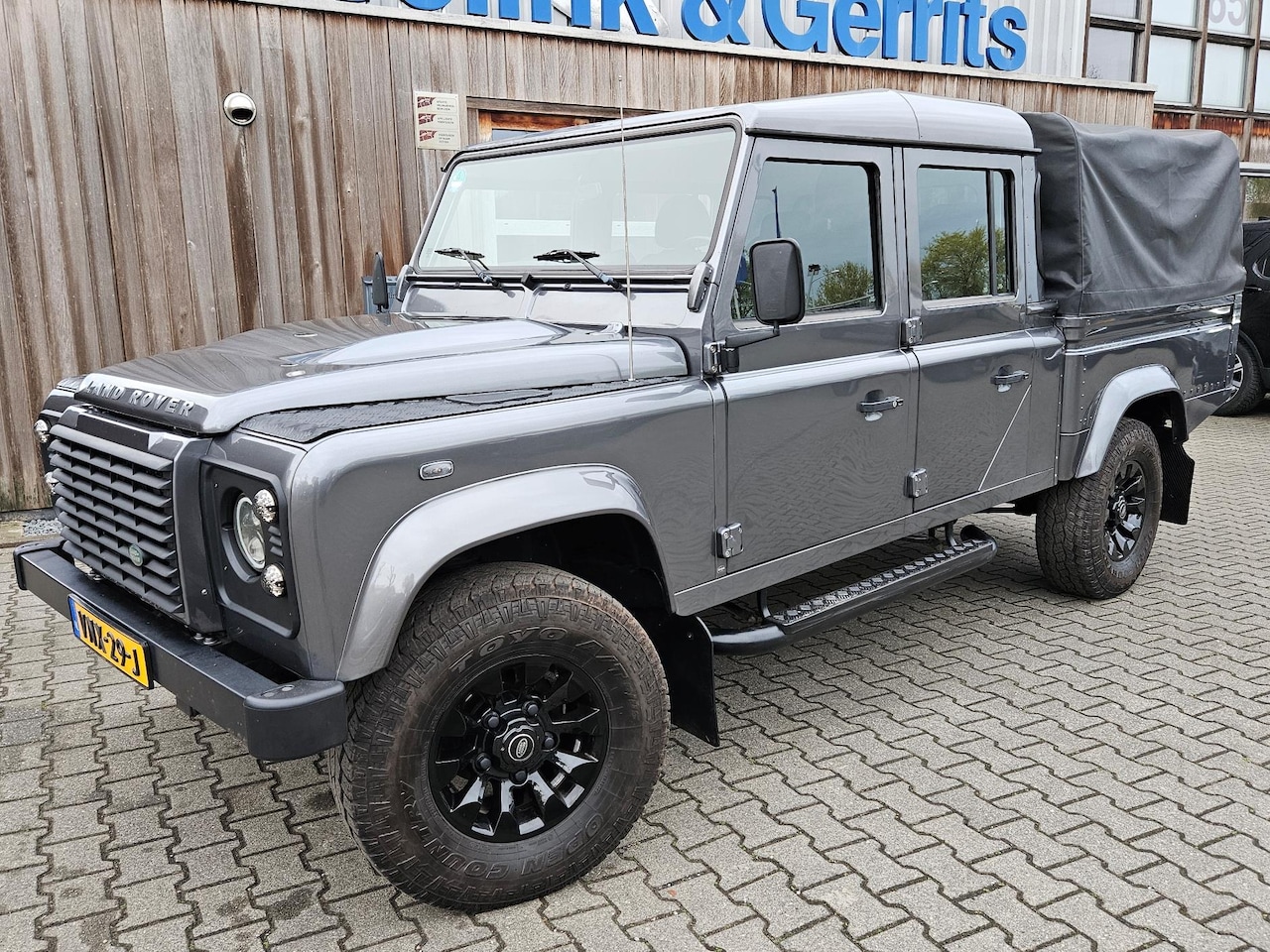 Land Rover Defender 130 - 2.2 D Crew Cab BTW nieuwe motor! - AutoWereld.nl
