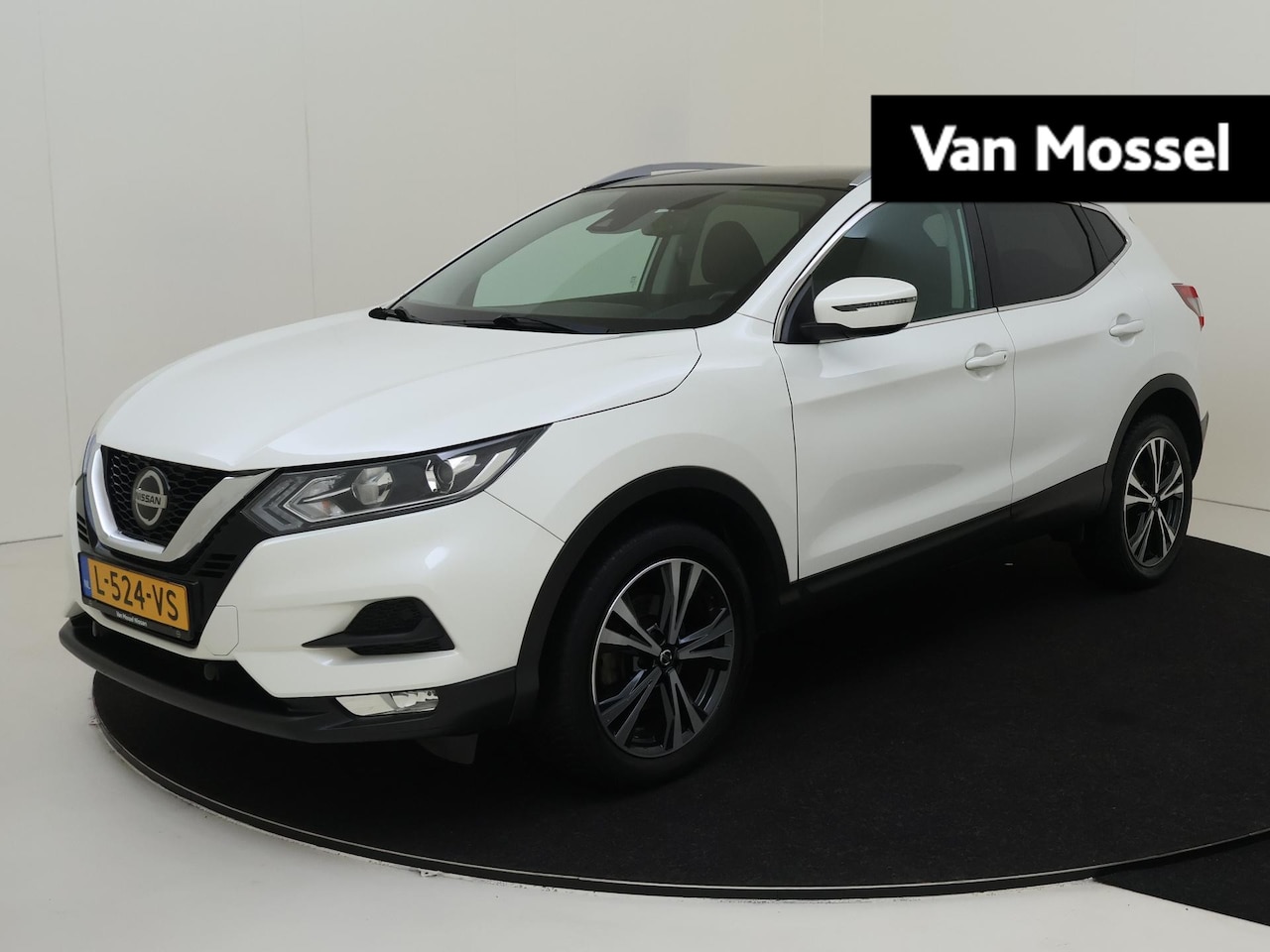 Nissan Qashqai - 1.3 DIG-T N-Motion | NAVIGATIE | ACHTERUITRIJCAMERA| Panoramisch Schuifdak | Cruise contro - AutoWereld.nl
