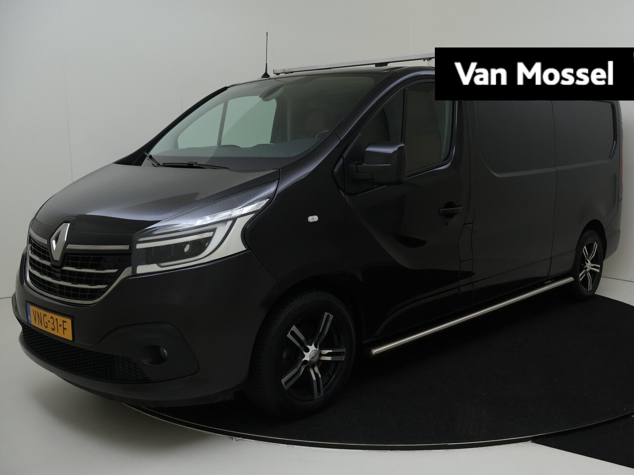 Renault Trafic - 2.0 dCi 145 T29 L2H1 Luxe | Bruin Leder Interieur | Betimmering | Trekhaak | LM velgen | S - AutoWereld.nl