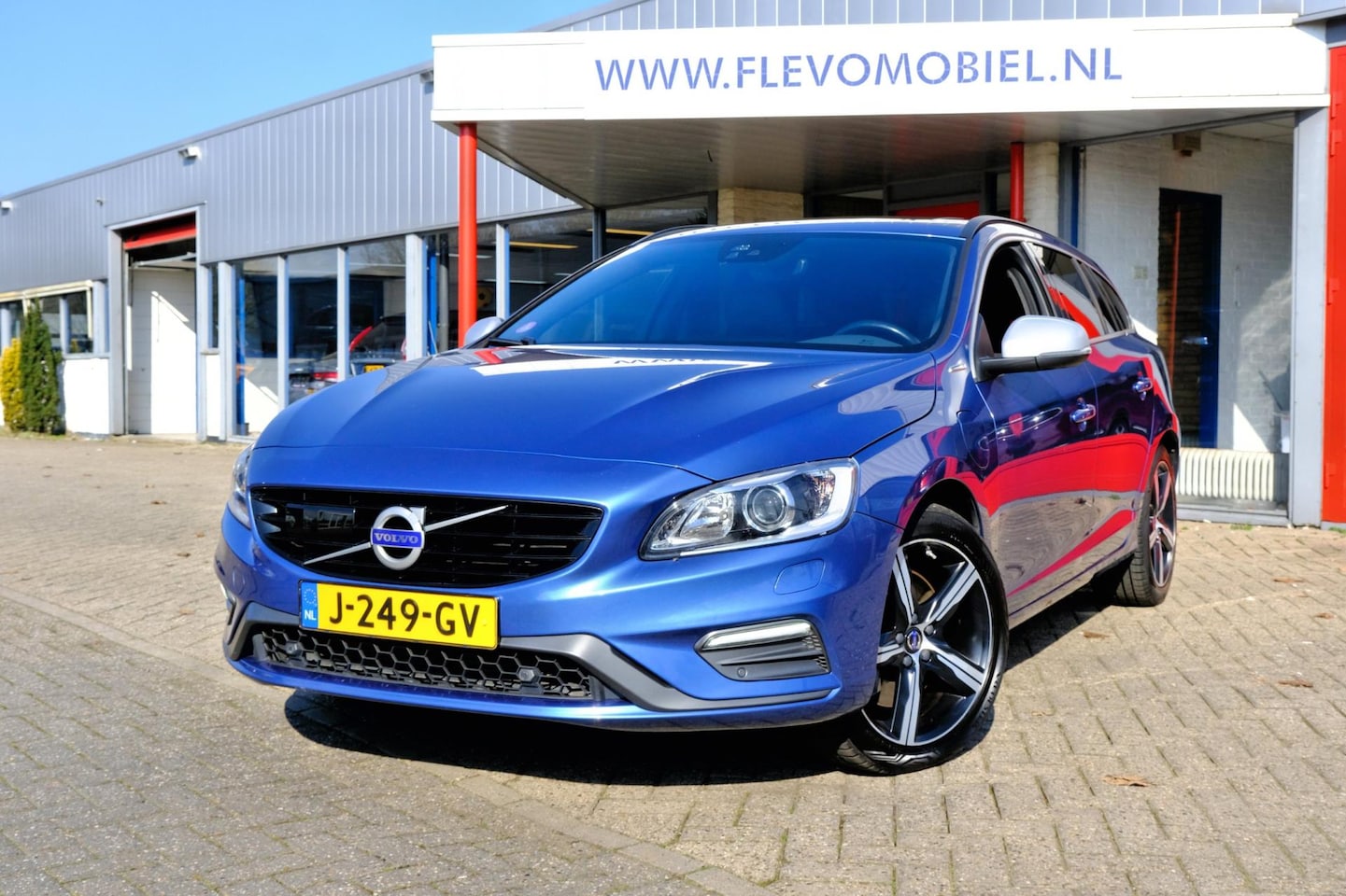 Volvo V60 - 2.4 D5 Twin Engine R-Design Aut.Pano|Adapt.Cruise|Xenon|BLIS|LMV - AutoWereld.nl