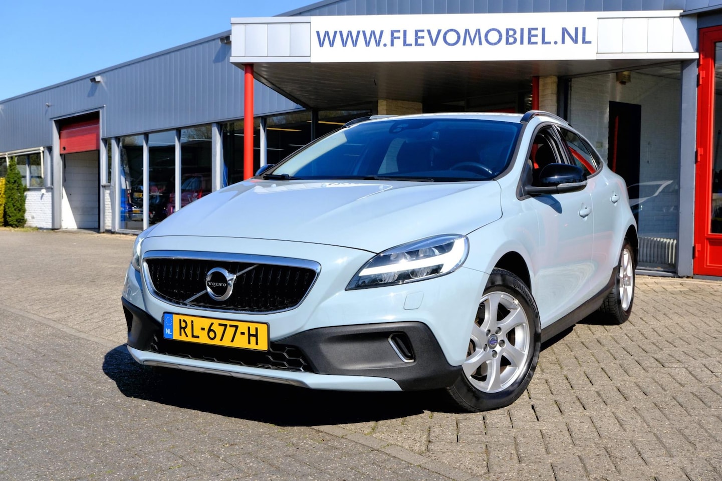 Volvo V40 Cross Country - 1.5 T3 Aut. Nordic+ LED|Navi|PDC|Clima|Cruise - AutoWereld.nl