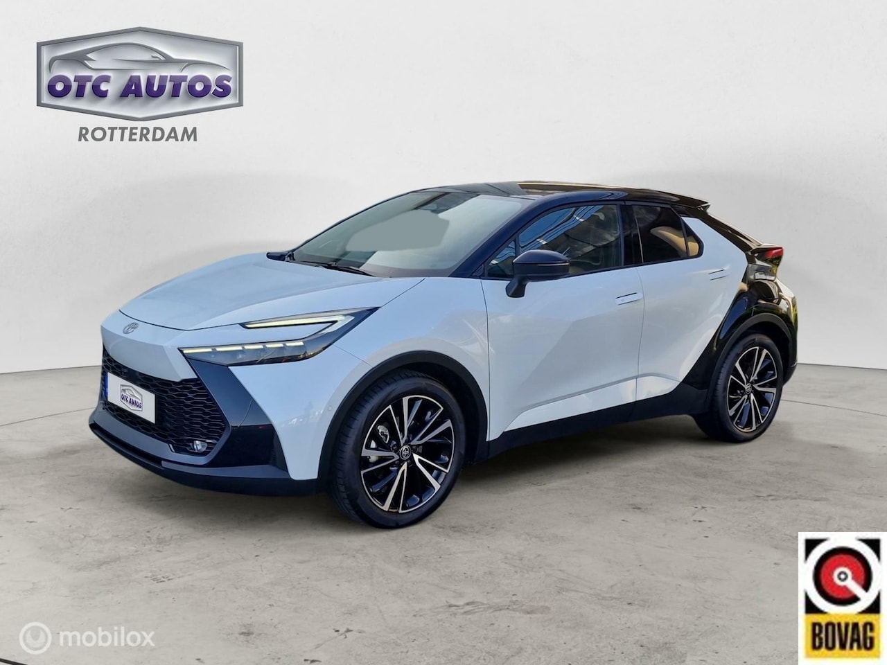 Toyota C-HR - 2.0 Hybride Première Edition Bi-Tone Panoramadak meest luxe uitvoering - AutoWereld.nl