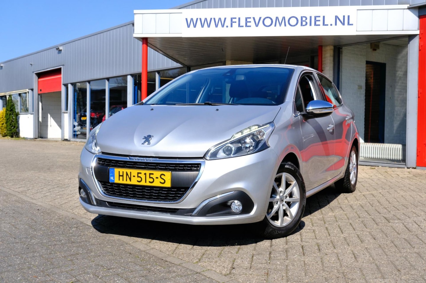 Peugeot 208 - 1.6 BlueHDi Executive Navi|Clima|LMV|Apple CarPlay - AutoWereld.nl