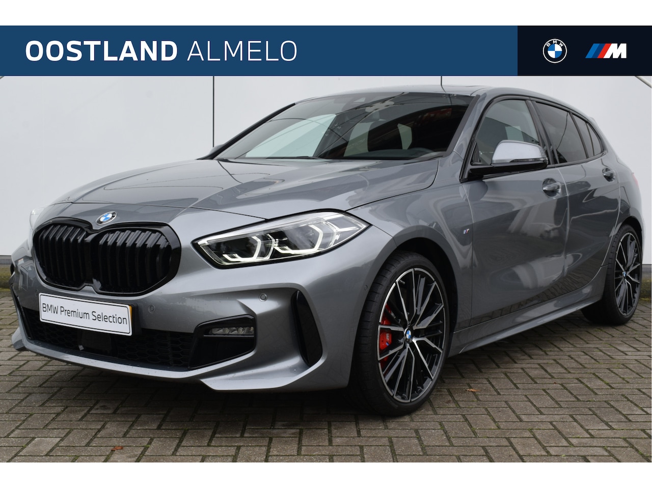 BMW 1-serie - 118i M Sport Automaat / Panoramadak / Sportstoelen / LED / M Sportonderstel / Parking Assi - AutoWereld.nl