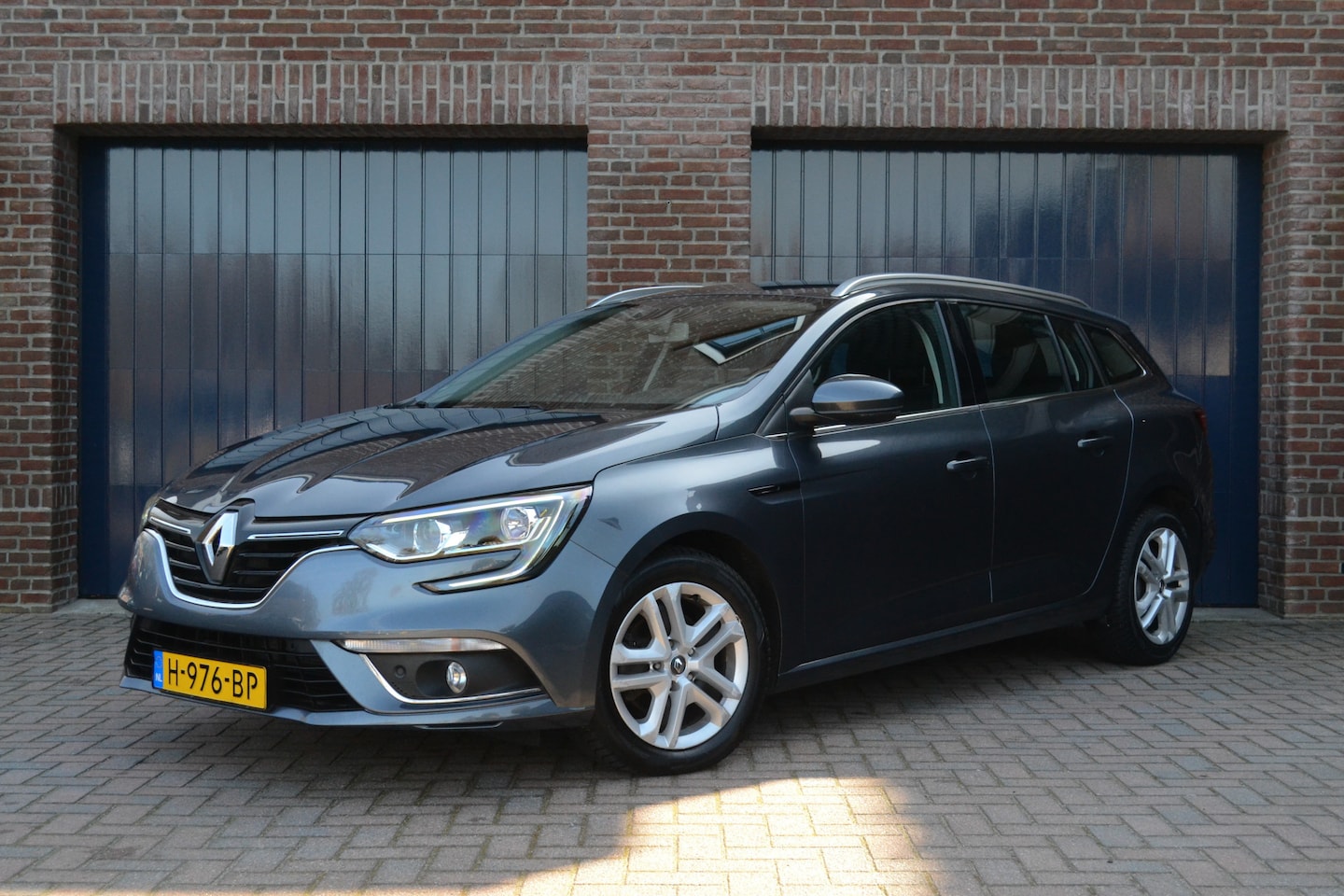 Renault Mégane Estate - 1.3 TCe Zen | Carplay | Parkeersensoren | Navigatie | Clima | Cruise - AutoWereld.nl