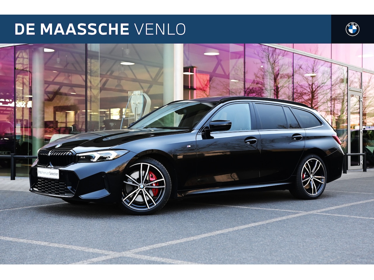 BMW 3-serie Touring - 320i M Sport Automaat / Panoramadak / Sportstoelen / Adaptieve LED / Parking Assistant / M - AutoWereld.nl