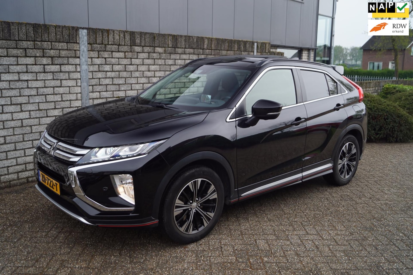 Mitsubishi Eclipse Cross - 1.5 DI-T Instyle Autom Panodak Leder Navi Camera Head-Up Clima Adaptieve Cruise 2x PDC LMV - AutoWereld.nl