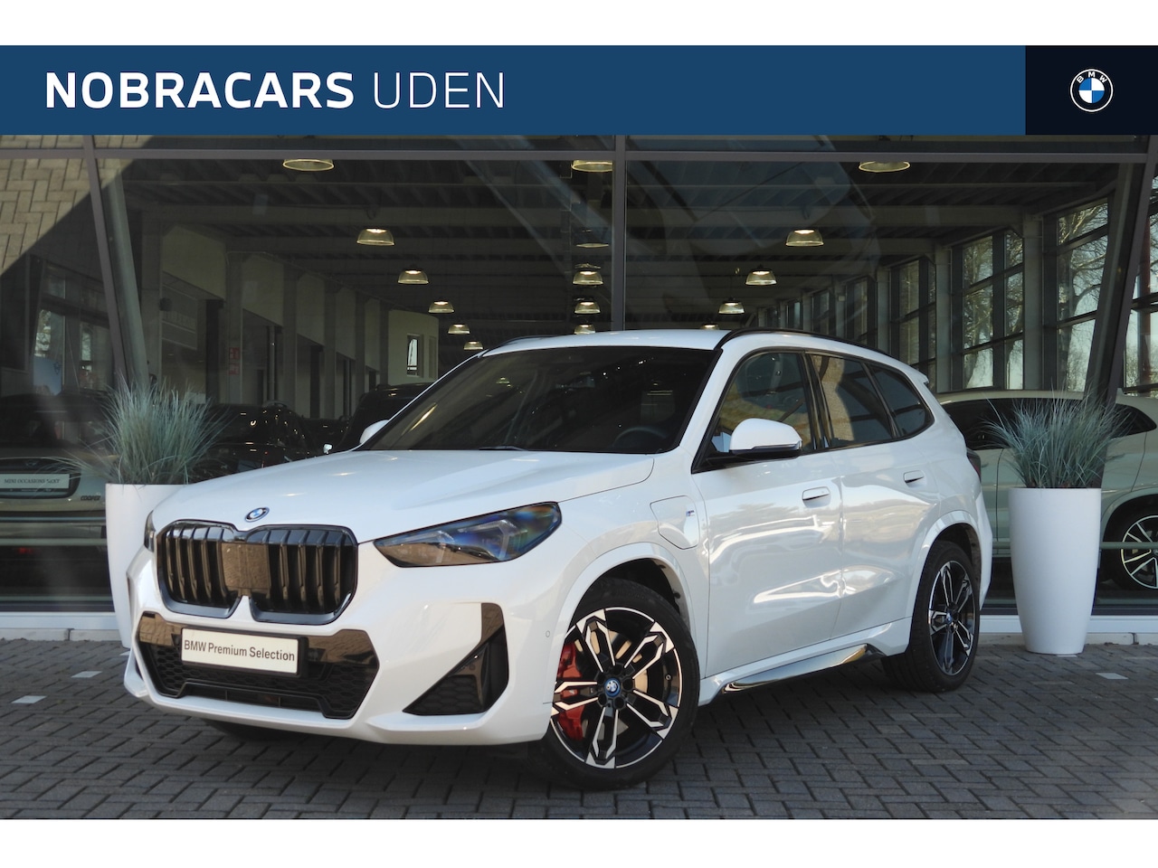 BMW X1 - xDrive25e M Sport Automaat / Trekhaak / Sportstoelen / M Adaptief onderstel / Adaptieve LE - AutoWereld.nl