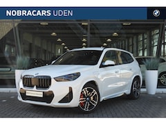 BMW X1 - xDrive25e M Sport Automaat / Trekhaak / Sportstoelen / M Adaptief onderstel / Adaptieve LE