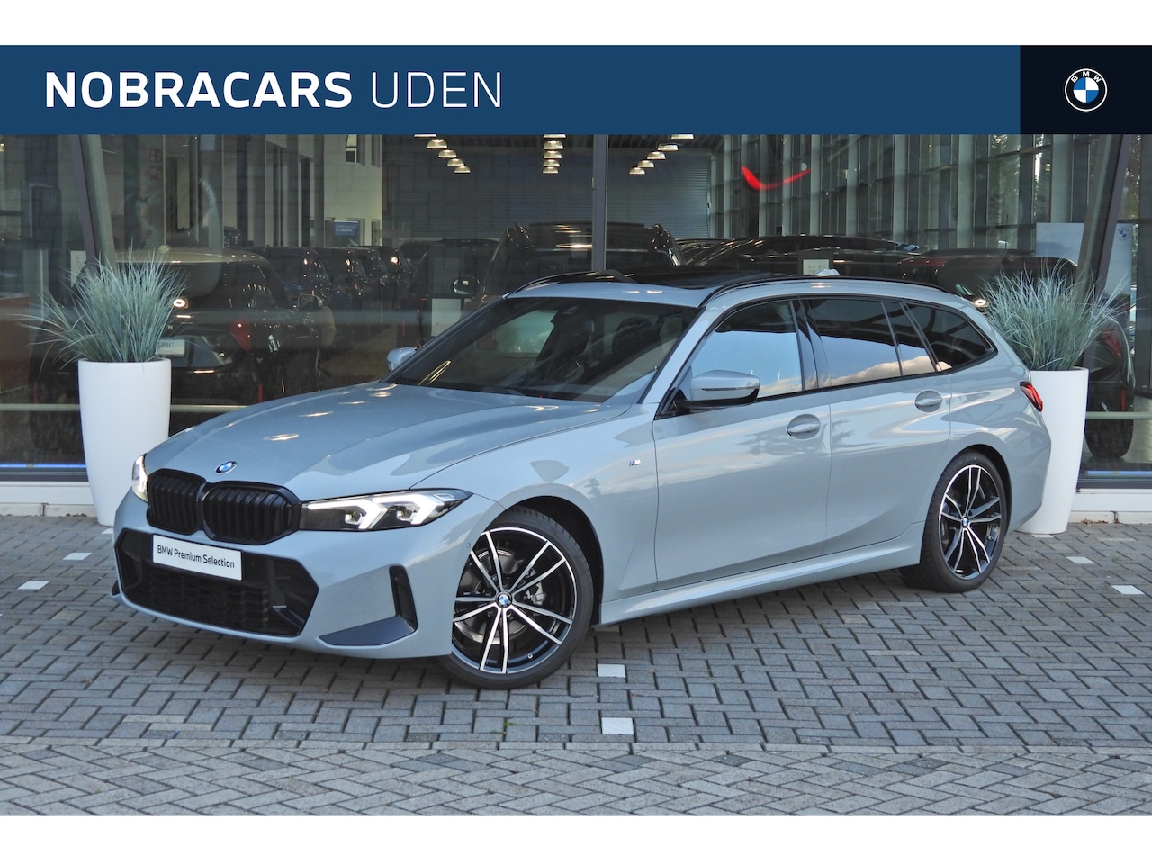 BMW 3-serie Touring - 318i High Executive M Sport Automaat / Panoramadak / Trekhaak / Sportstoelen / Stoelverwar - AutoWereld.nl