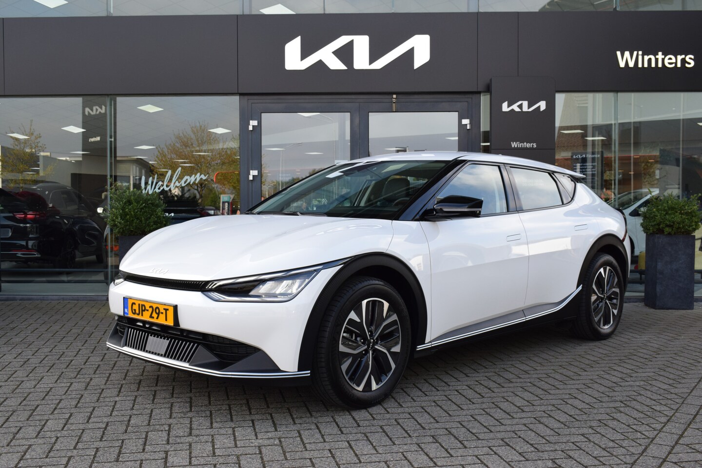Kia EV6 - 77.4kWh Light ECC Cr.Control-Adaptief Navi+Camera+BT Leder/Stof Trekhaak 19"LMV 7.770km To - AutoWereld.nl