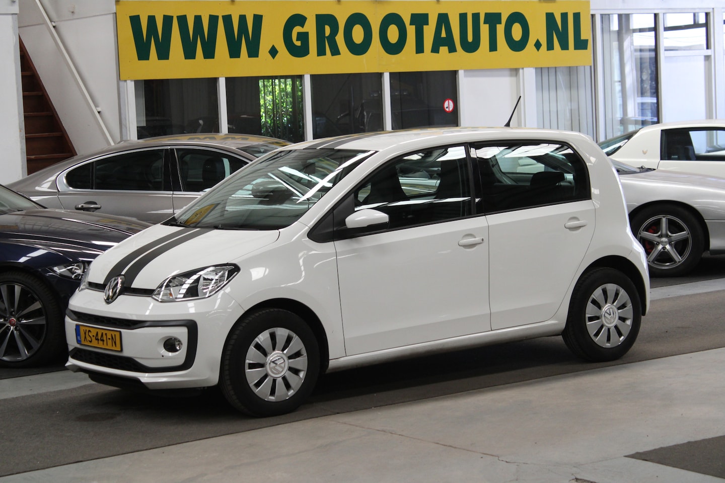 Volkswagen Up! - 1.0 BMT move up! Airco, Isofix, Stuurbekrachtiging - AutoWereld.nl