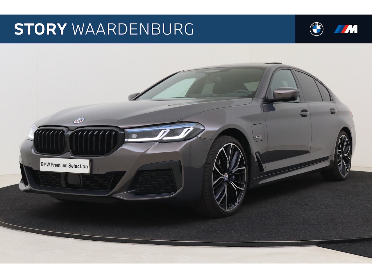 BMW 5-serie - 530e High Executive M Sport Automaat / Trekhaak / Schuif-kanteldak / Laserlicht / Driving - AutoWereld.nl