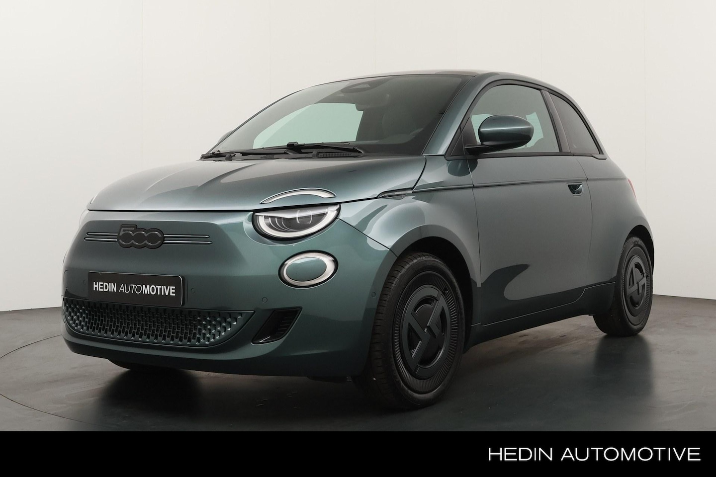 Fiat 500e - Giorgio Armani Edition 42 kWh 118pk Hatchback | Navigatie | Adap. cruise control | Panoram - AutoWereld.nl
