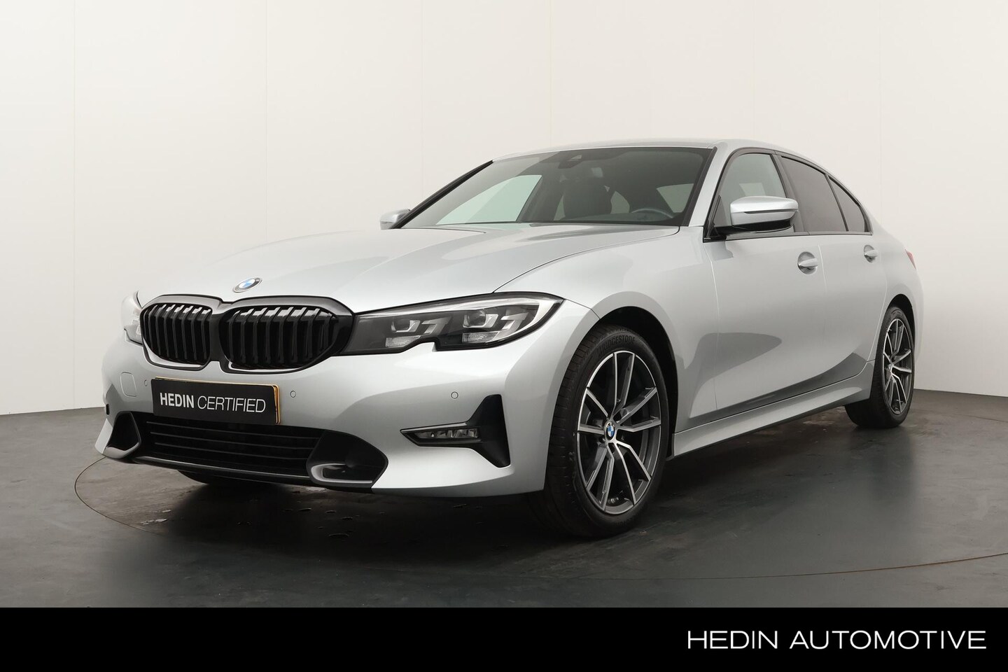 BMW 3-serie - 318i 156PK Executive Edition Automaat | Sportline | Sportstoelen | Apple Carplay/Android A - AutoWereld.nl