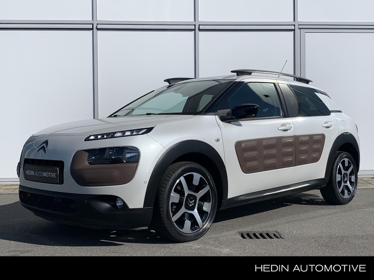 Citroën C4 Cactus - 82 PK Shine | Trekhaak | Navigatie | Camera | Cruise Control | PDC V+A | LMV 16 Inch - AutoWereld.nl