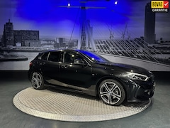BMW 1-serie - 118i High Executive Edition M-Pakket *Schaalstoelen*Pano*Camera*Sfeerverlichting