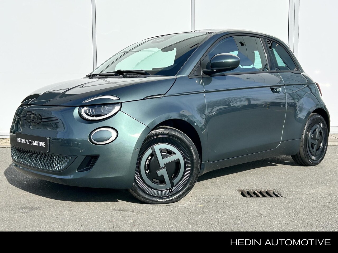 Fiat 500e - Giorgio Armani Edition 42 kWh | LEVERBAAR UIT VOORRAAD - AutoWereld.nl