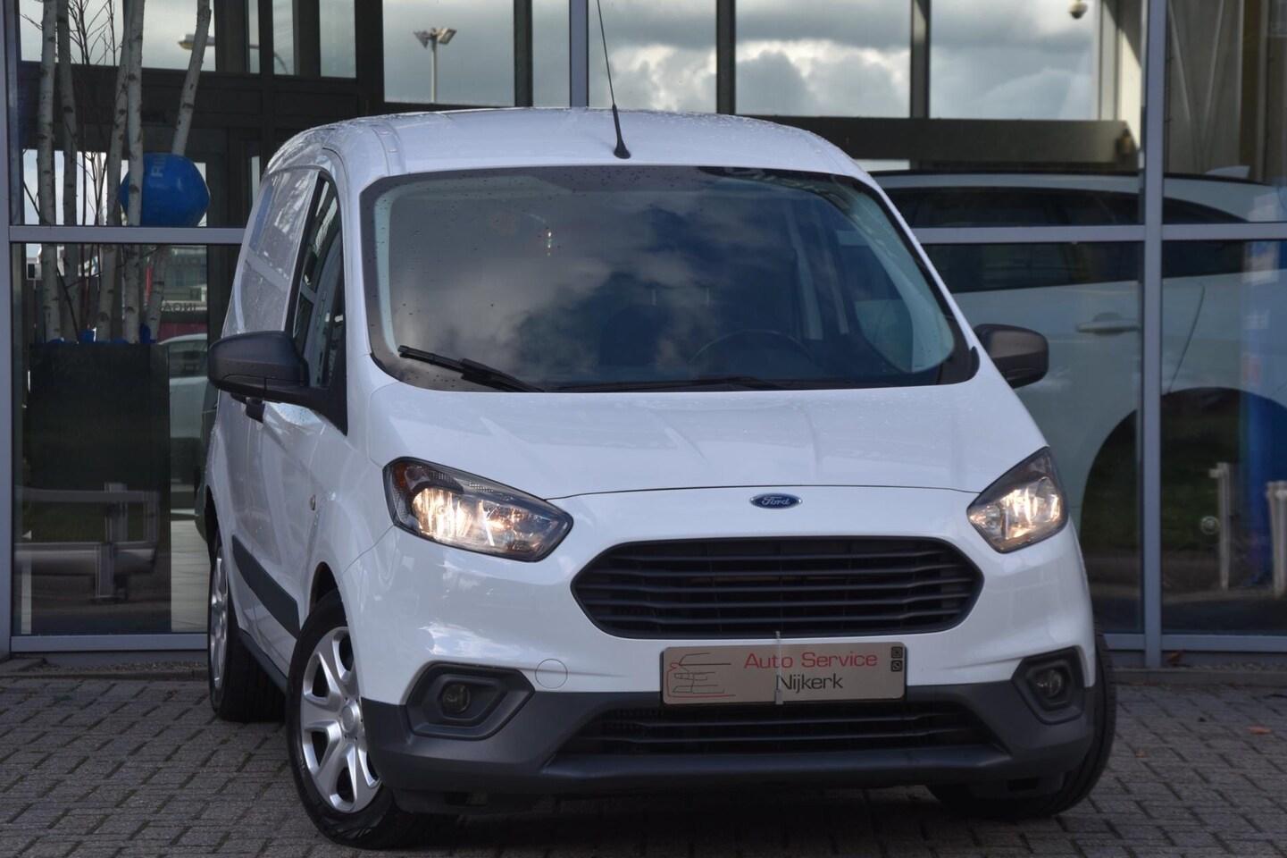 Ford Transit Courier - 1.5 TDCI Trend Airco Elek. Ramen Btw 1ste Eigenaar + Inruil Mogelijk - AutoWereld.nl
