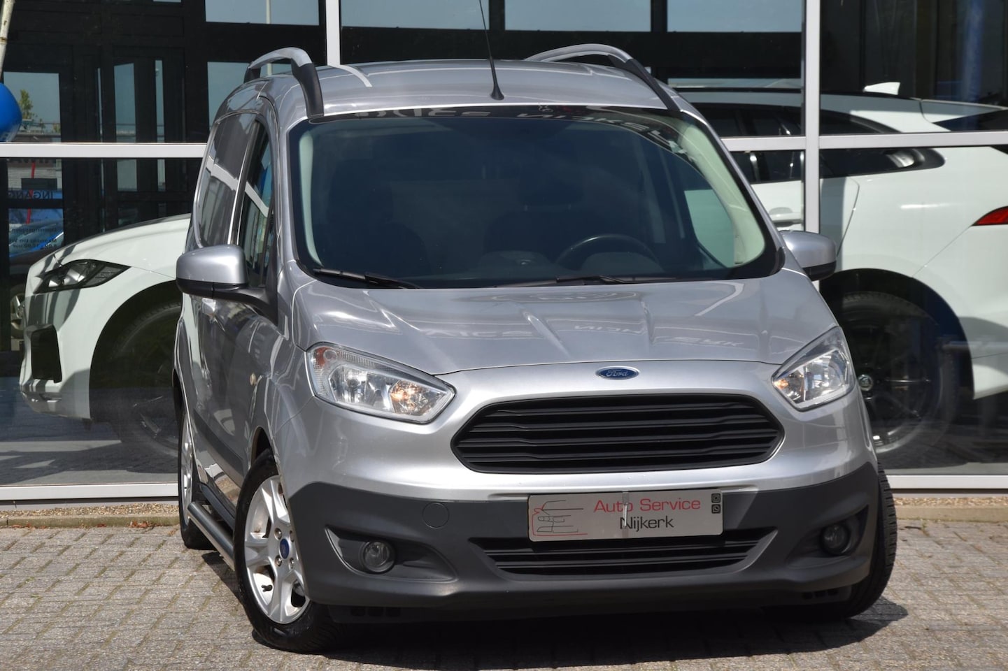 Ford Transit Courier - 1.5 TDCI Trend Airco Pdc Camera Nav. Btw Elek. Ramen - AutoWereld.nl
