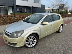 Opel Astra - 1.8 Cosmo Cruise-Control Airco Stoel-Verwarming Trekhaak