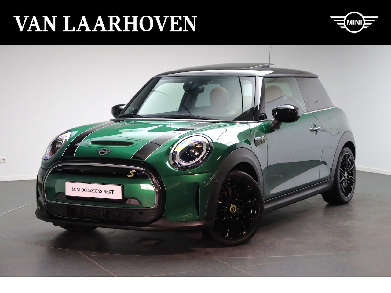 MINI Mini-Electric - Yours / Panoramadak / Sportstoelen / Stoelverwarming / Achteruitrijcamera / Verwarmd stuur - AutoWereld.nl