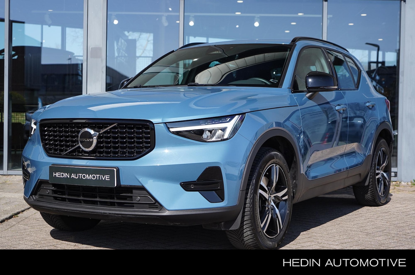 Volvo XC40 - 2.0 B4 Plus Dark | Stoel & Stuurverwarming | Adaptieve Cruise + Pilot Assist | Elek. Verst - AutoWereld.nl