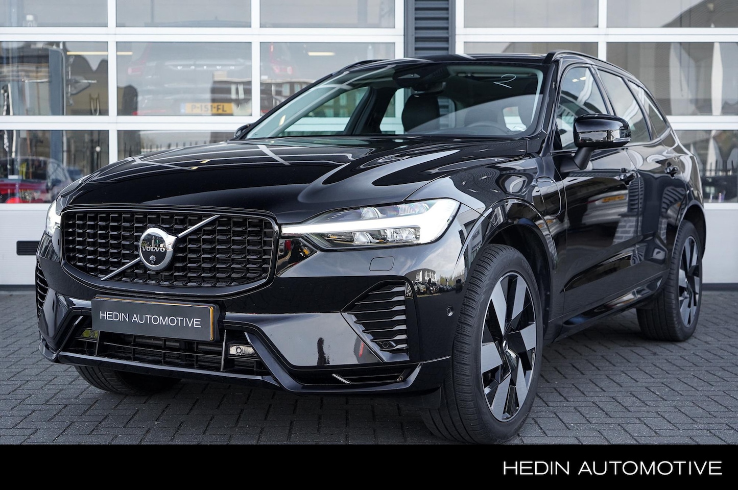 Volvo XC60 - 2.0 T6 Plug-in hybrid AWD Ultra Dark Visual Park Assist | Trekhaak elektrisch uitklapbaar - AutoWereld.nl