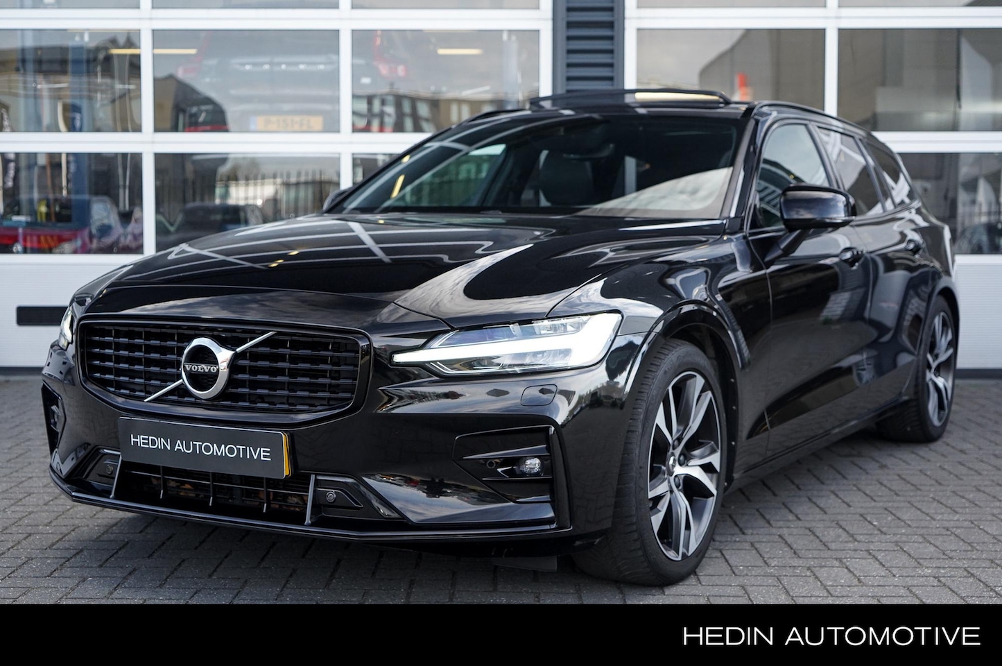 Volvo V60 - B3 Business Pro | elektrisch glazen panorama-dak | BLIS | Trekhaak | Sportstoelen - AutoWereld.nl