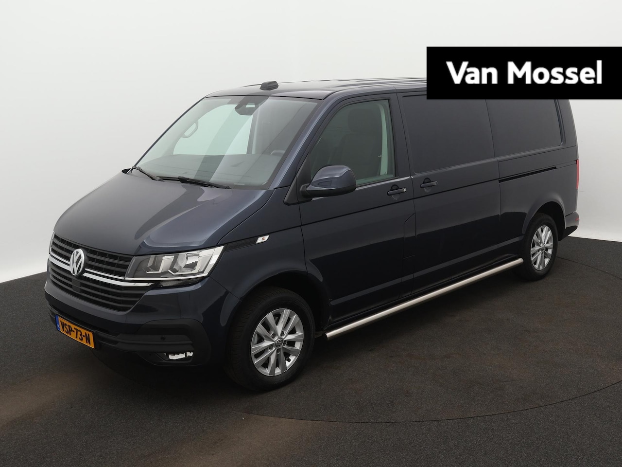 Volkswagen Transporter - 2.0 TDI L2H1 Highline | Airco | Navigatie | Parkeerhulp voor + achter | Trekhaak | Schuifd - AutoWereld.nl
