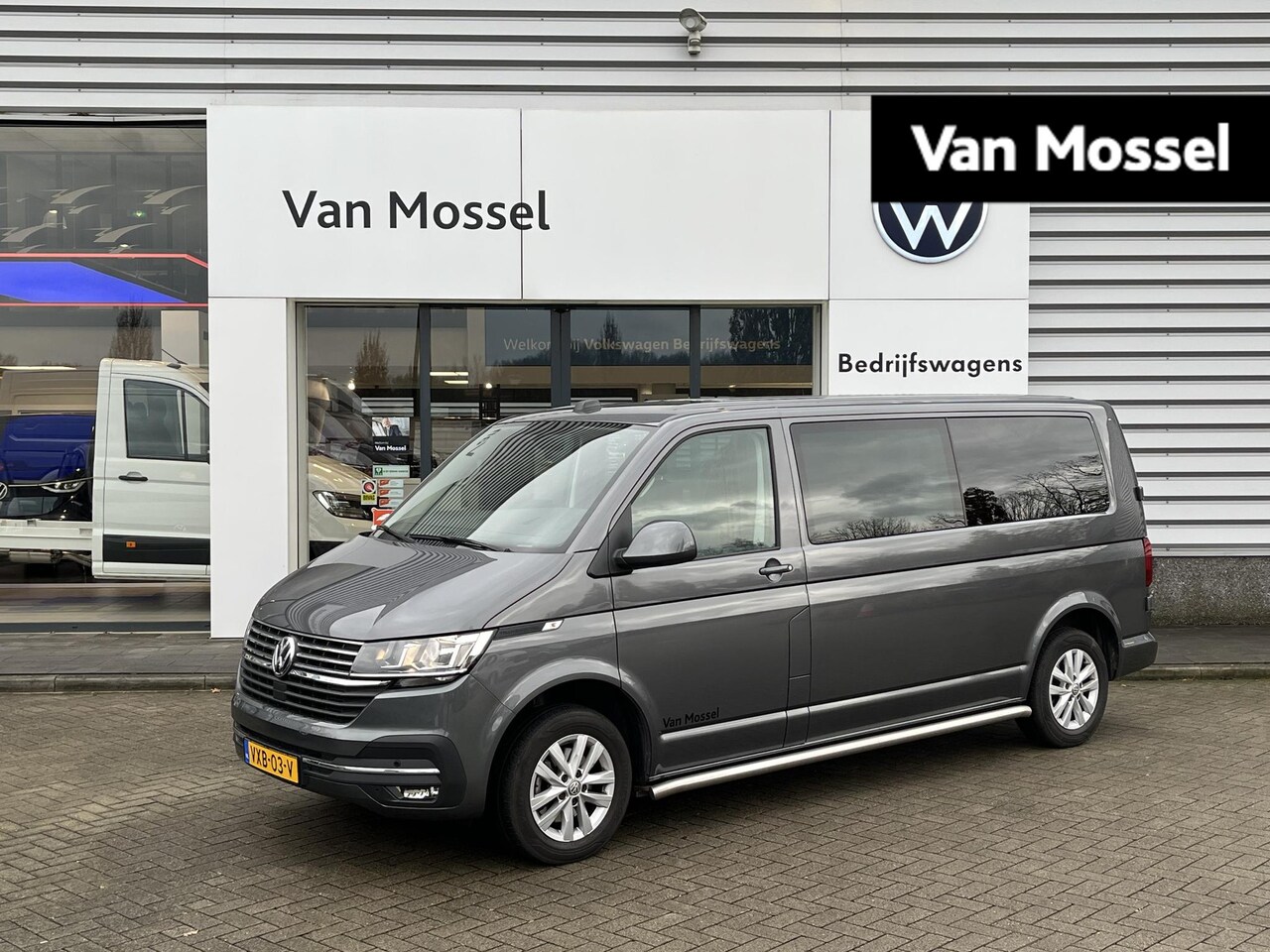 Volkswagen Transporter - 2.0 TDI 150 pk L2H1 DC Highline | Airco | Multifunctioneel stuur | Cruise control | Dubbel - AutoWereld.nl