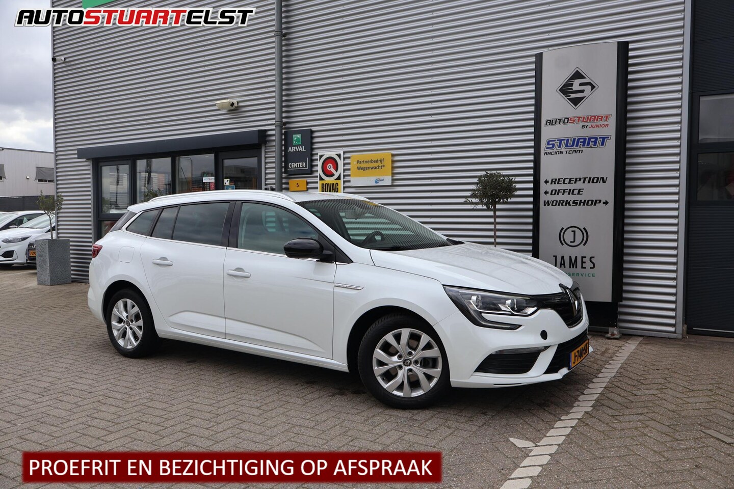 Renault Mégane Estate - 1.3 TCe Limited Keyless | Carplay | Trekhaak | Cruise | Navi | Sensoren Achter | NAP - AutoWereld.nl