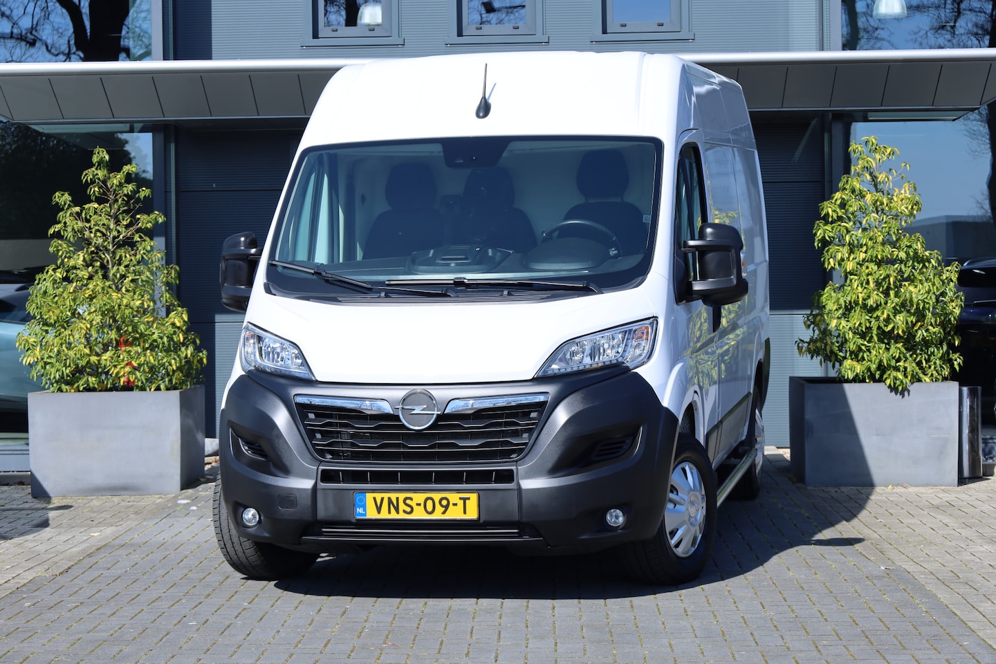 Opel Movano - 2.2D 140 L2H2 Edition | Navi | Cruise | Side Bars | Betimmering | - AutoWereld.nl