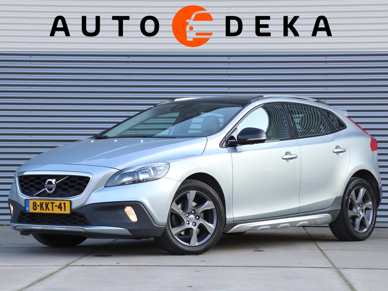 Volvo V40 Cross Country - 1.6 T4 Momentum Automaat *Leder*Panodak* - AutoWereld.nl