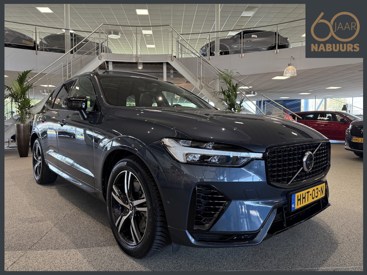 Volvo XC60 - 2.0 T8 AWD R-Design, Facelift, Luchtvering, Pano - AutoWereld.nl