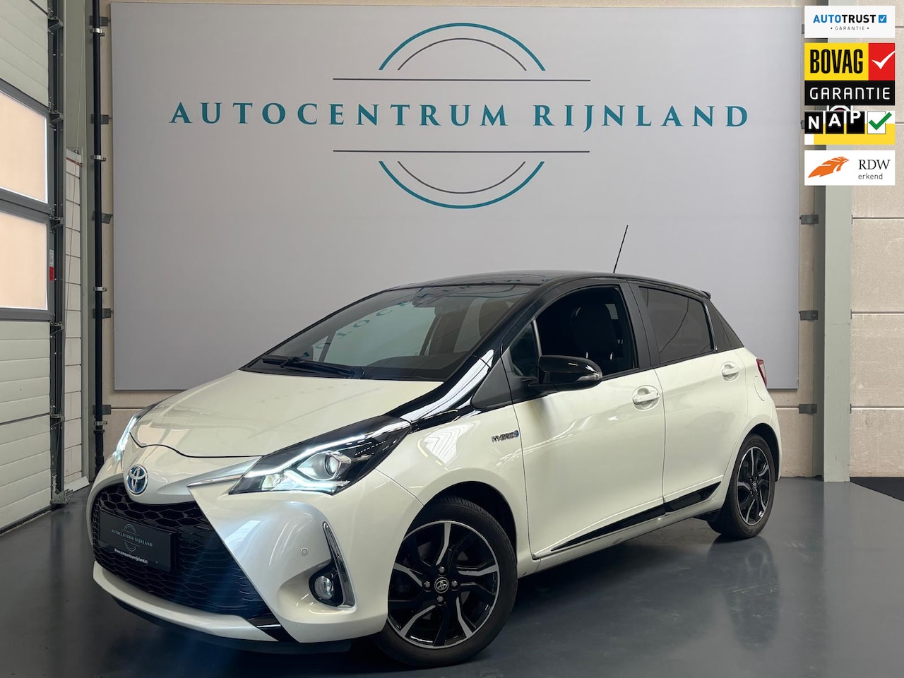 Toyota Yaris - 1.5 Hybrid Bi-Tone BOVAG GARANTIE - AutoWereld.nl