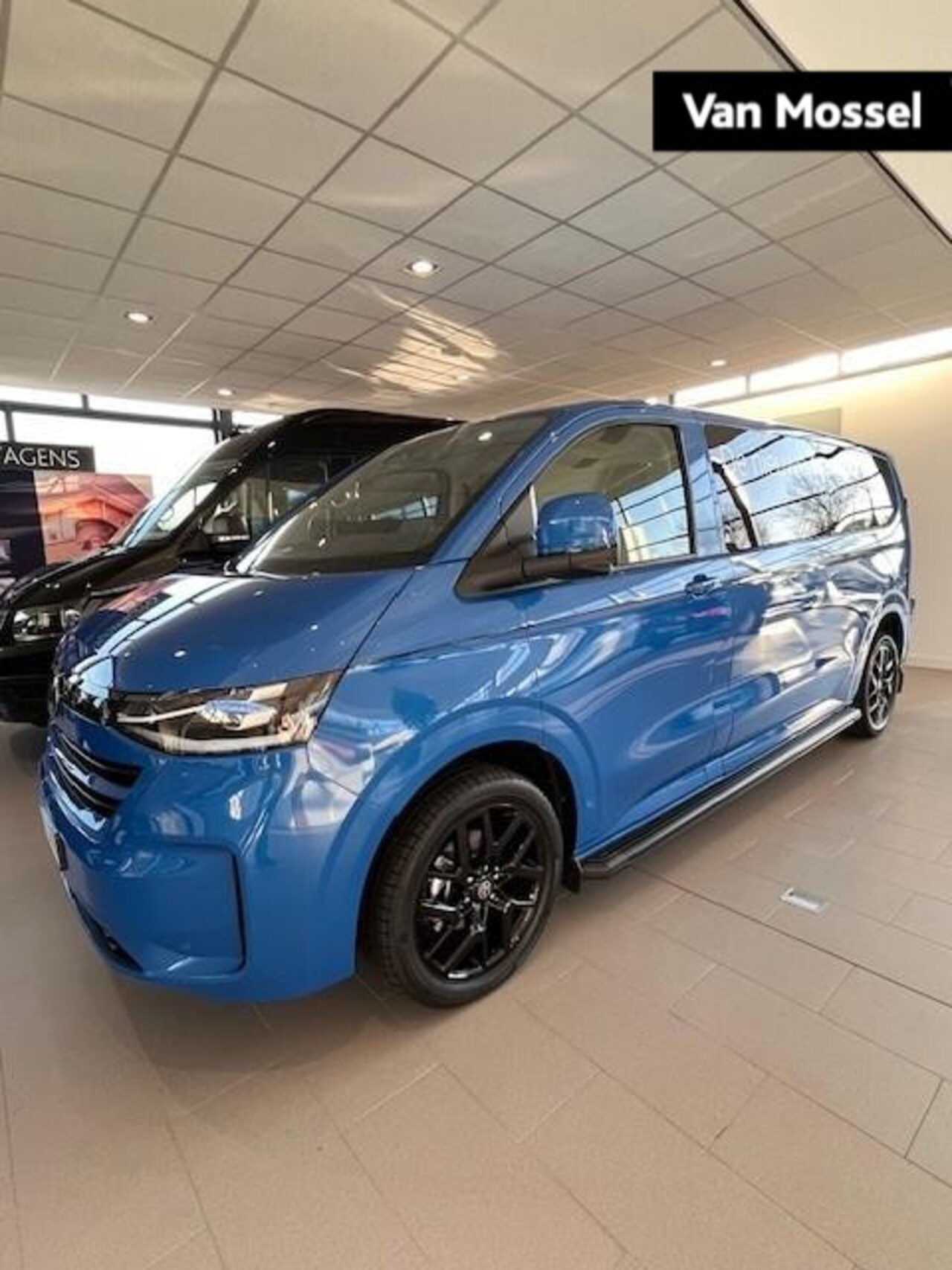 Volkswagen Transporter - 2.0 TDI L2H1 30 Bulli | Trekhaak | Licht metalen velgen 19 inch | Cruise Control  Adaptive - AutoWereld.nl
