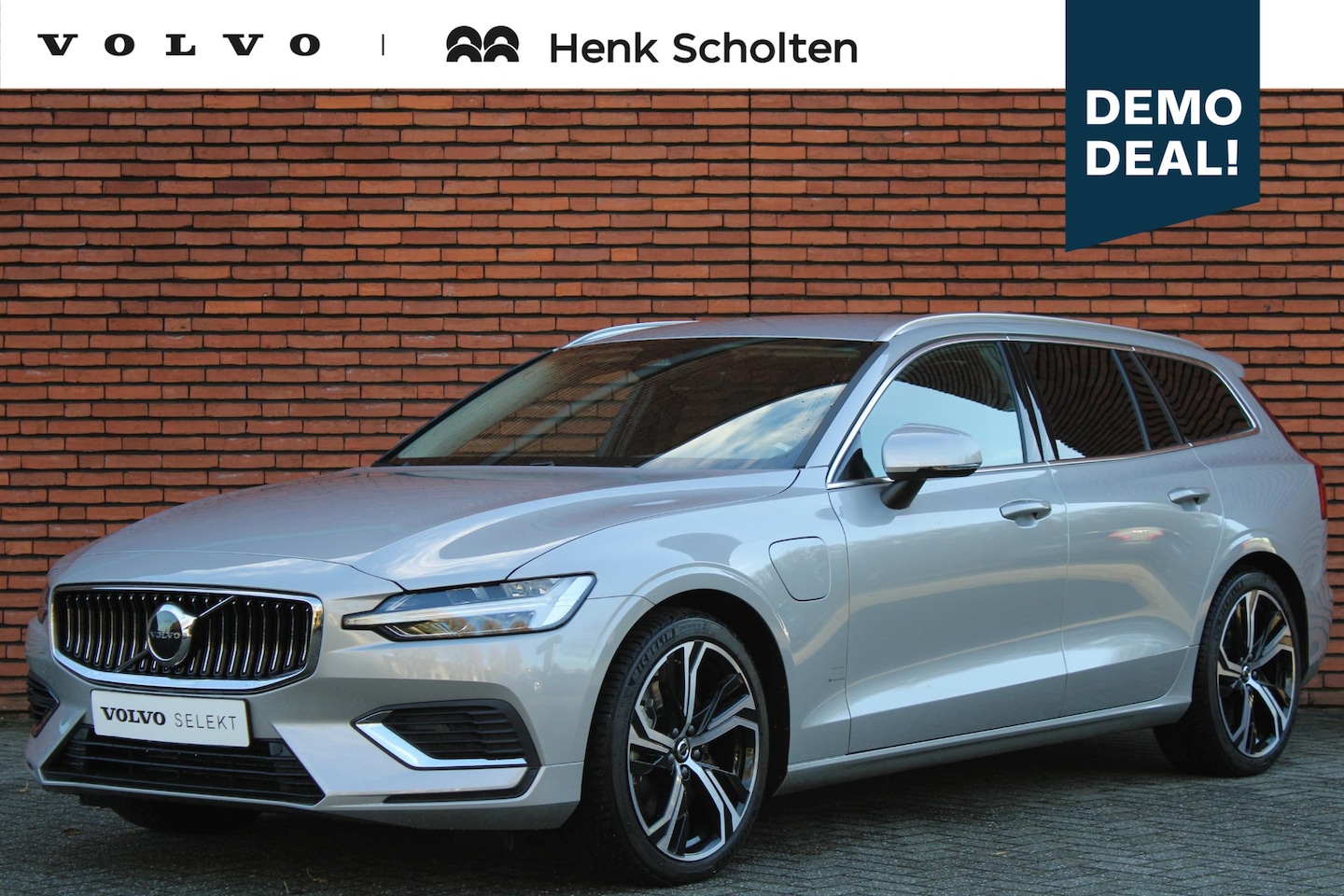 Volvo V60 - T6 350PK Recharge AWD AUT8 Essential Edition | Adaptieve Cruise Control met Pilot Assist | - AutoWereld.nl