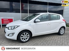 Hyundai i20 - 1.2i i-Deal / navigatie / cruise control