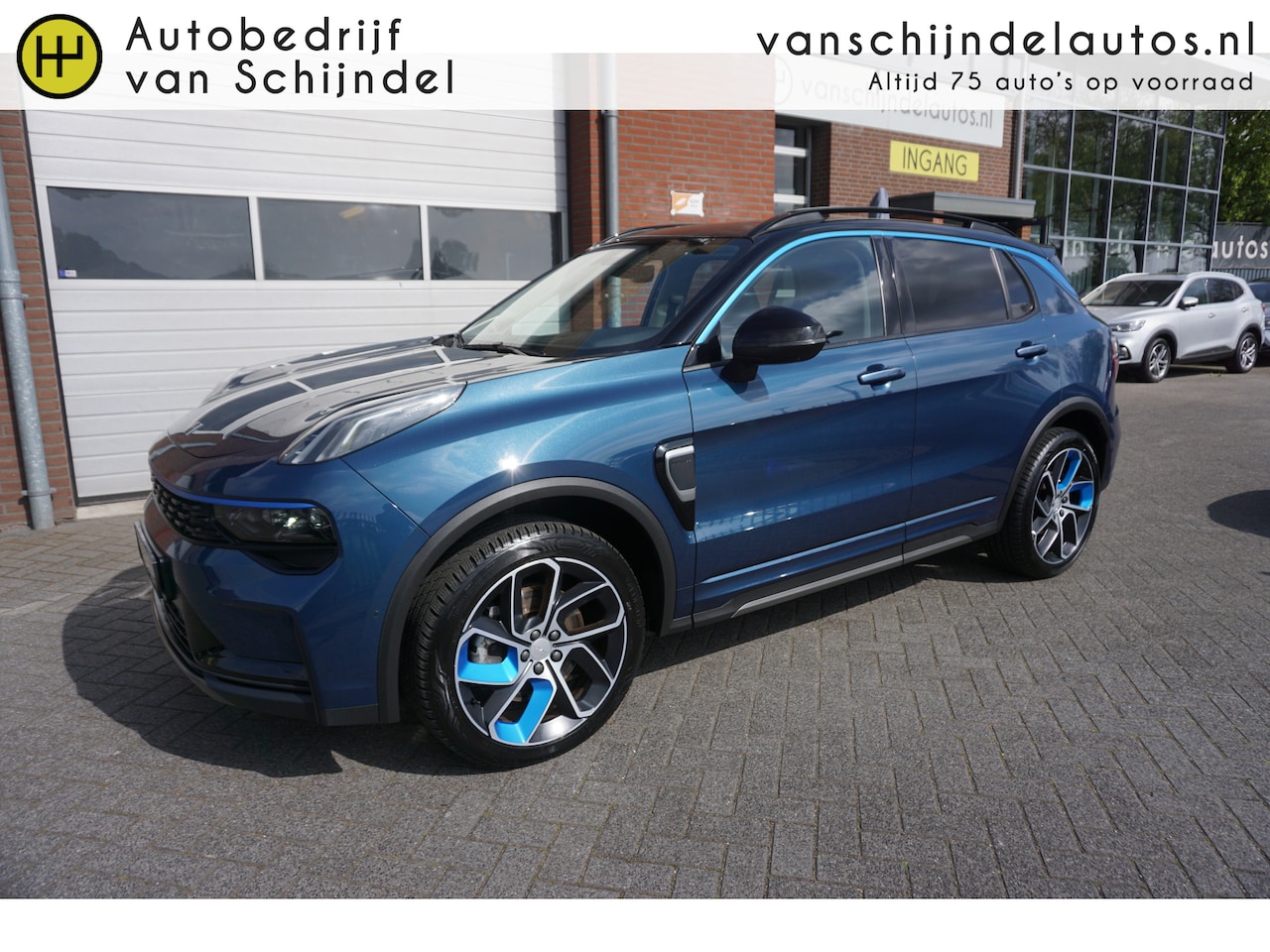 Lynk & Co 01 - 1.5 261PK! DECEMBER 2022 4X ALL SEASON BANDEN 6,6KWH LADEN 360CAMERA PANORAMADAK FULL LED - AutoWereld.nl