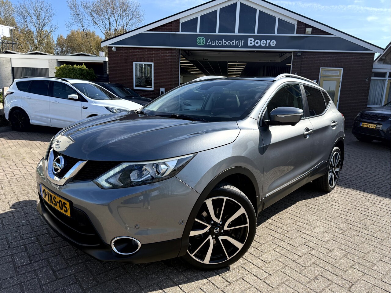Nissan Qashqai - 1.2 Tekna Trekhaak, 360 Camera, Leer, Panoramadak - AutoWereld.nl