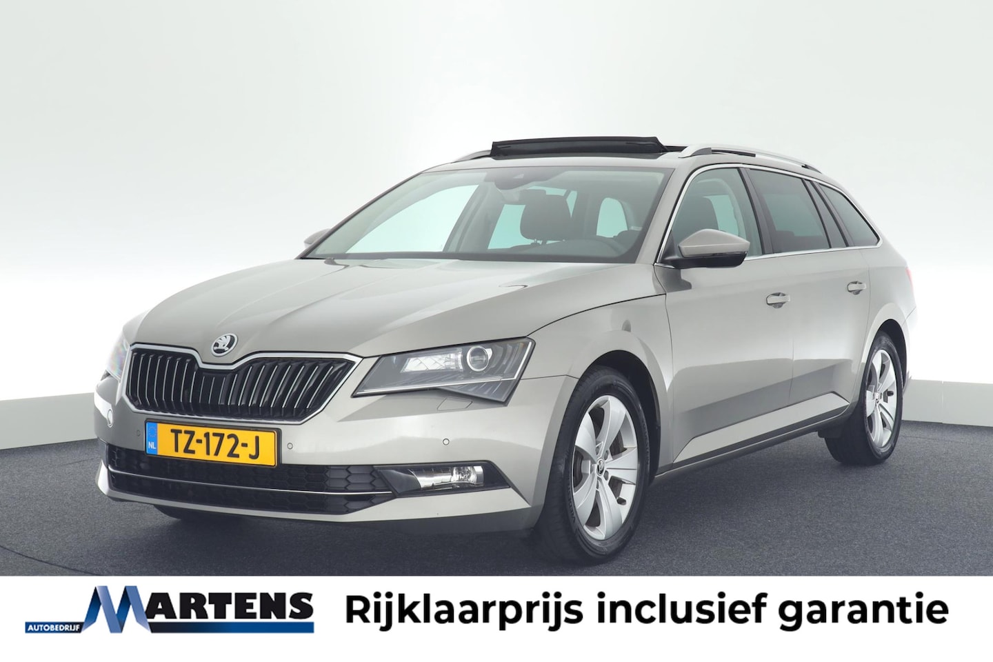 Skoda Superb Combi - 1.5 TSI 150pk H6 ACT Ambition Business Trekhaak Panoramadak Stoelverwarming Memory Navigat - AutoWereld.nl