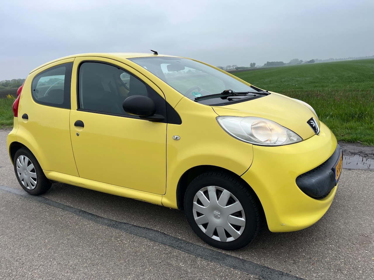 Peugeot 107 - 1.0-12V XR / 100.000 km nieuwe apk! - AutoWereld.nl