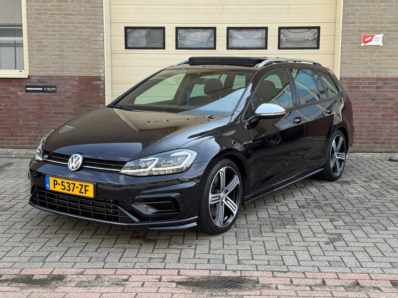Volkswagen Golf - 2.0 TSI 4Motion R Pano | Dynaudio | Dodehoek | Line assist | Keyless | Adaptief cruise con - AutoWereld.nl
