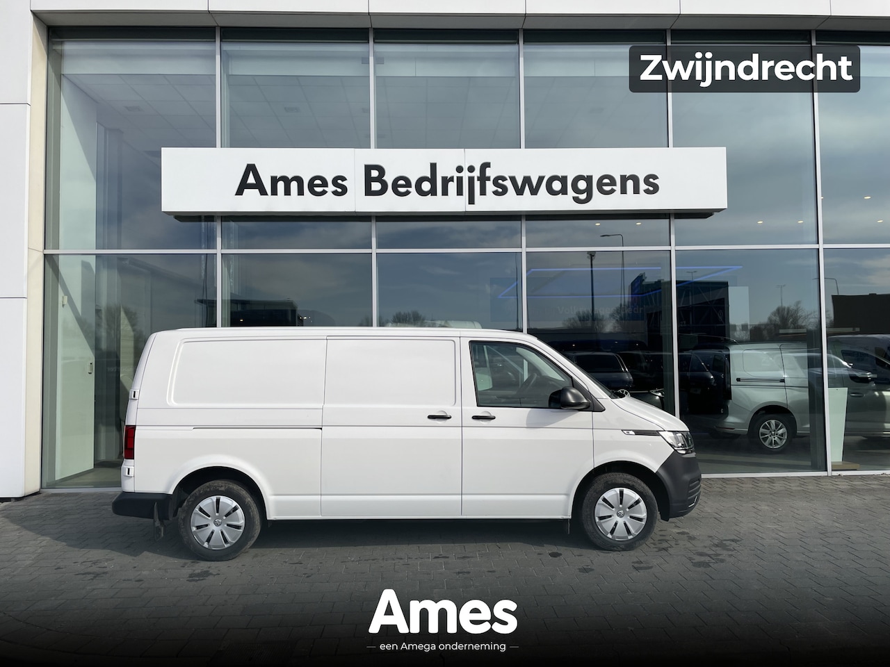 Volkswagen Transporter - 2.0 TDI L2 EU6 81 kW / 110 pk | Bluetooth | Airco | deuren | 3 zits - AutoWereld.nl