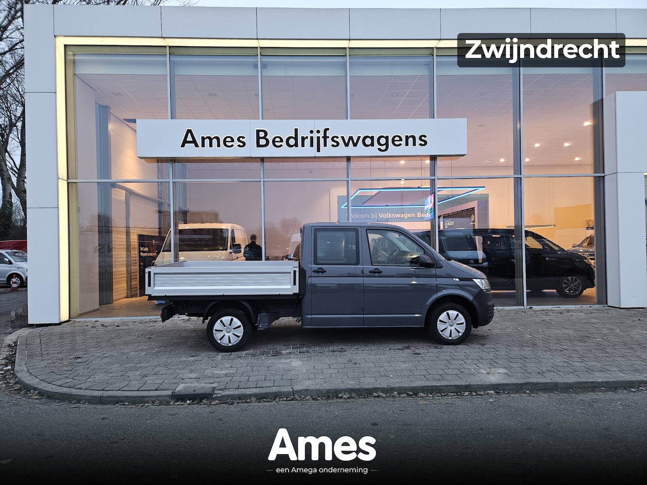 Volkswagen Transporter - 2.0 TDI L2H1 DC 110PK hand | radio | 6 zitplaatsen - AutoWereld.nl
