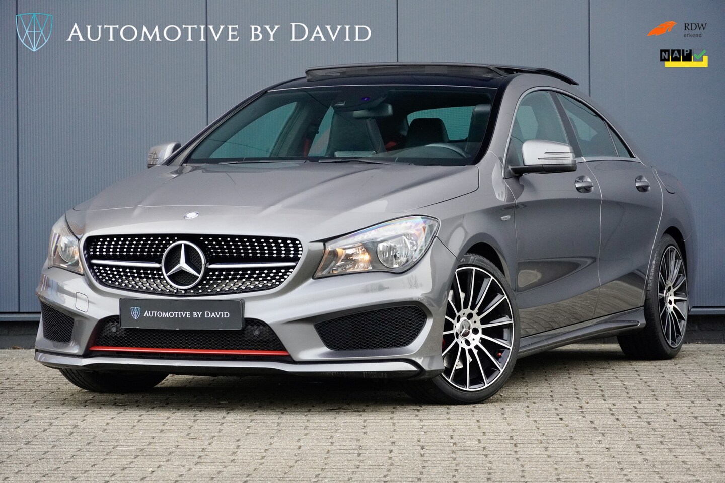 Mercedes-Benz CLA-Klasse - 250 211 pk AMG LINE 7-AUTOMAAT / PANORAMADAK / AMG STYLING / ACHTERUITRIJCAMERA / SPORTSTO - AutoWereld.nl