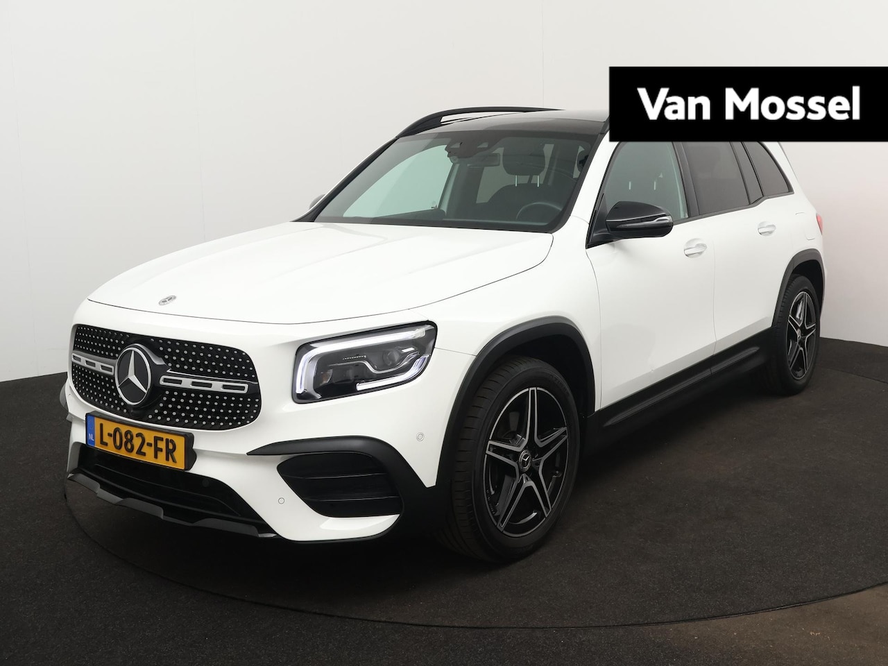 Mercedes-Benz GLB - 180 Business Solution AMG | PANORAMADAK | ELEKTRISCH BEDIENBARE ACHTERKLEP | ACHTERUITRIJC - AutoWereld.nl